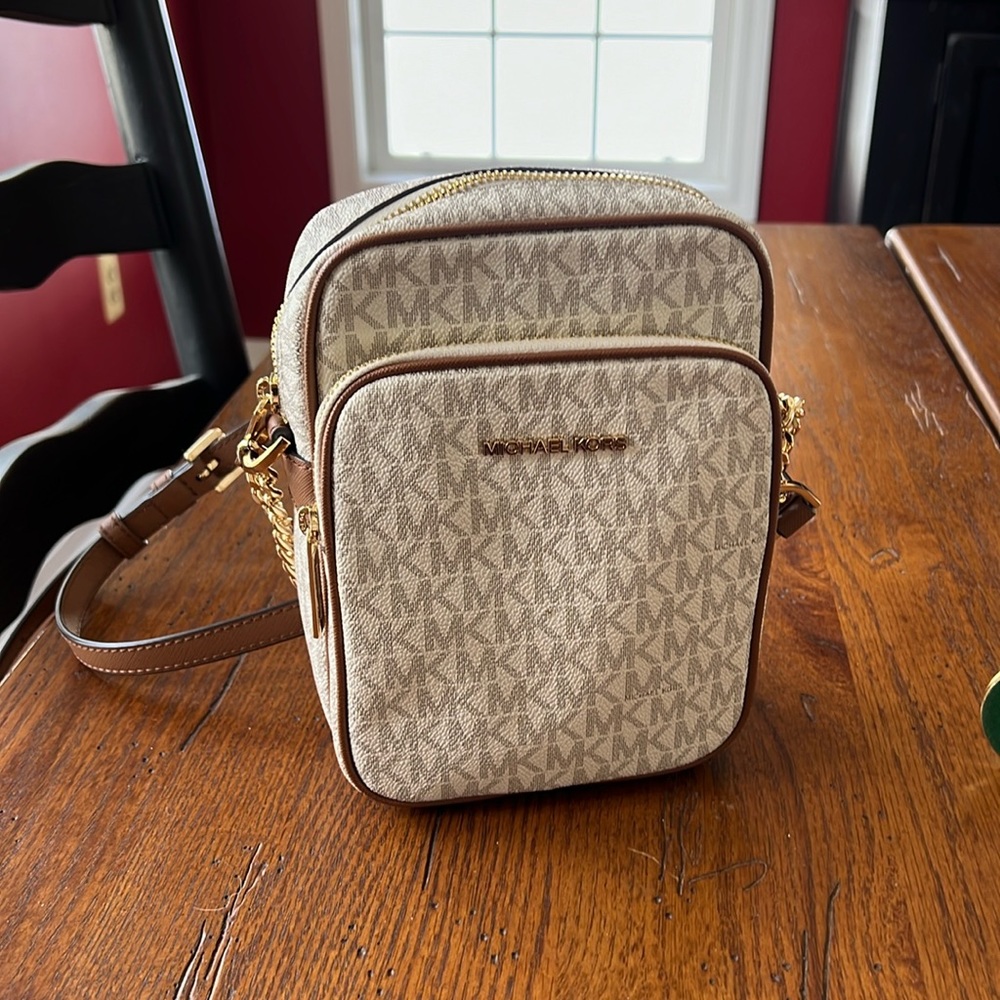 Micheal Kors crossbody